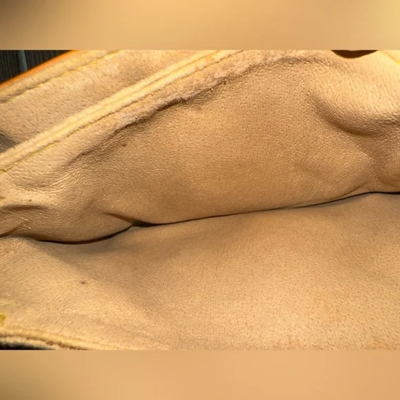 Etro Milano Crossbody Bag with wallet features inside and Gold hardware - Picture 11 of 17